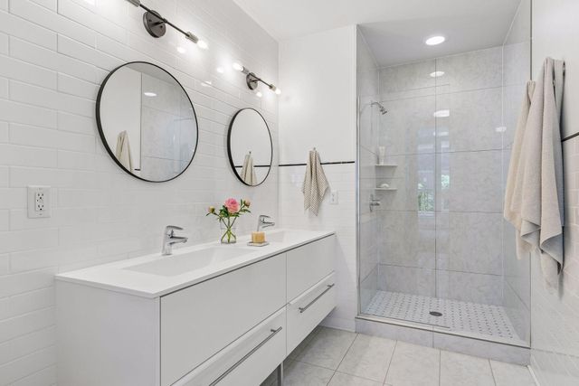 901 S 2nd Street 205, Minneapolis, MN 55415