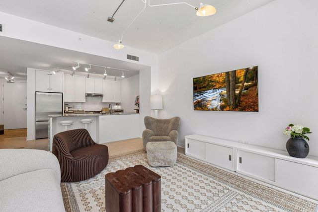 901 S 2nd Street 205, Minneapolis, MN 55415