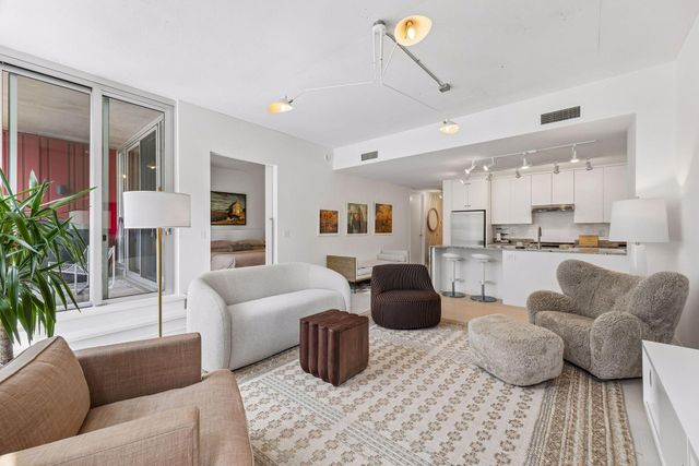 901 S 2nd Street 205, Minneapolis, MN 55415