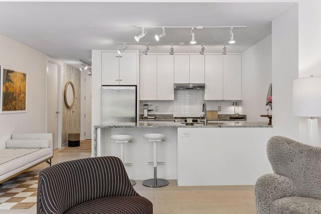 901 S 2nd Street 205, Minneapolis, MN 55415