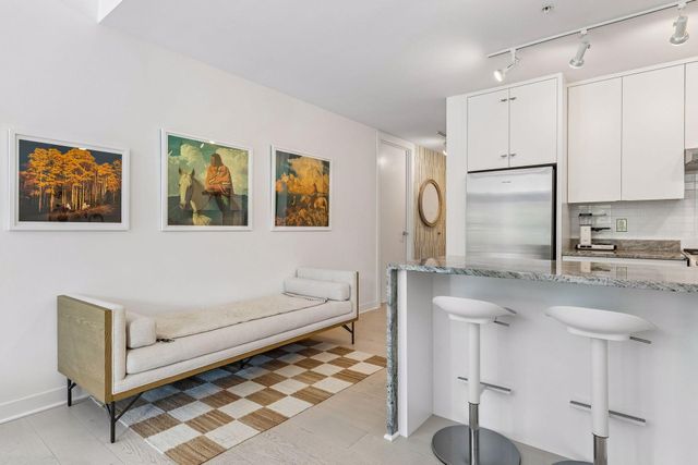 901 S 2nd Street 205, Minneapolis, MN 55415