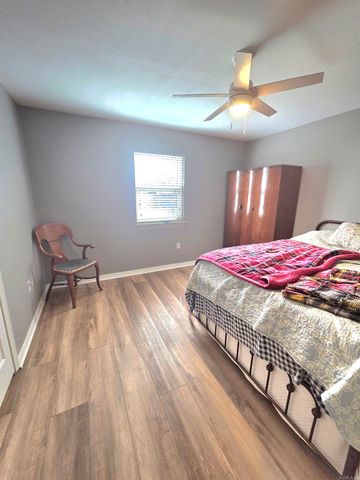 3201 McKinney Street, Mountain View, AR 72560