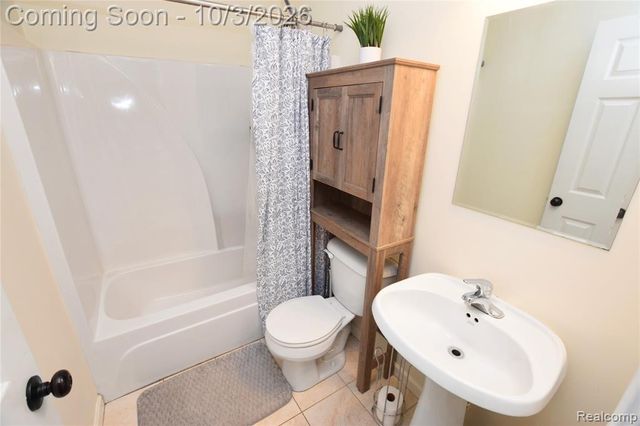 9343 Betsie Drive, Grand Blanc, MI 48439