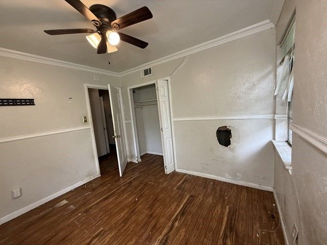 2533 Crestbrook Lane, Grand Prairie, TX 75052