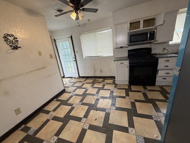 2533 Crestbrook Lane, Grand Prairie, TX 75052