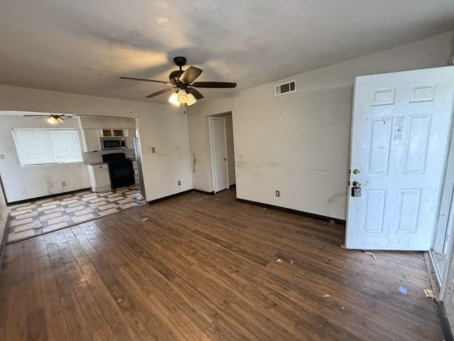 2533 Crestbrook Lane, Grand Prairie, TX 75052
