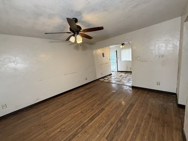 2533 Crestbrook Lane, Grand Prairie, TX 75052