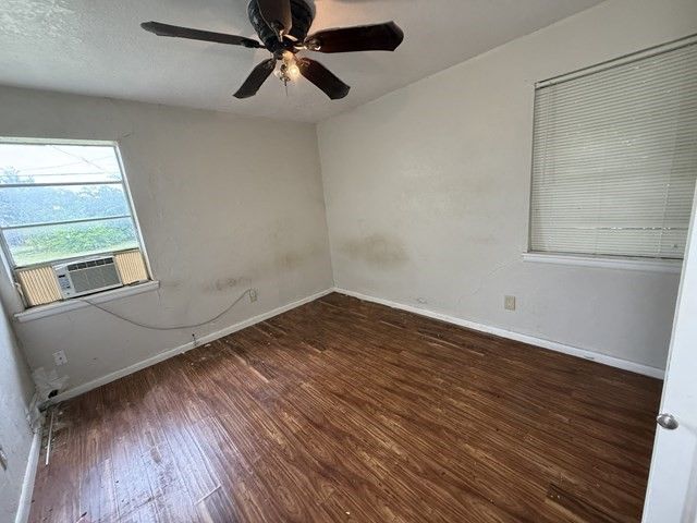 2533 Crestbrook Lane, Grand Prairie, TX 75052