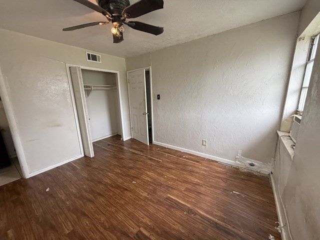 2533 Crestbrook Lane, Grand Prairie, TX 75052