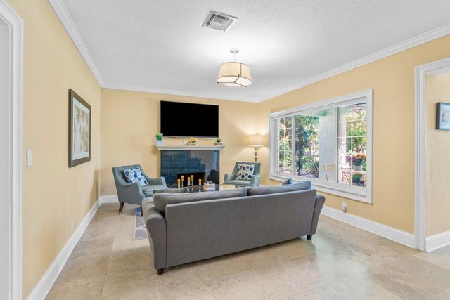 520 NE 3RD Avenue, Delray Beach, FL 33444