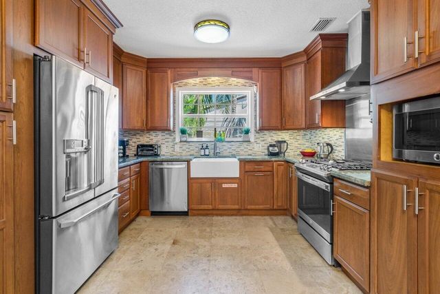 520 NE 3RD Avenue, Delray Beach, FL 33444