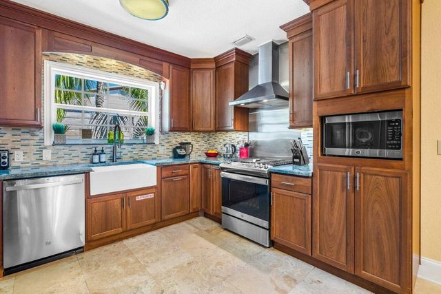 520 NE 3RD Avenue, Delray Beach, FL 33444