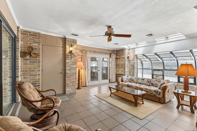 6119 Shady Creek, Windcrest, TX 78239