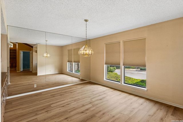 6119 Shady Creek, Windcrest, TX 78239