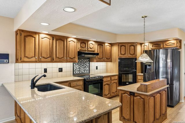 6119 Shady Creek, Windcrest, TX 78239