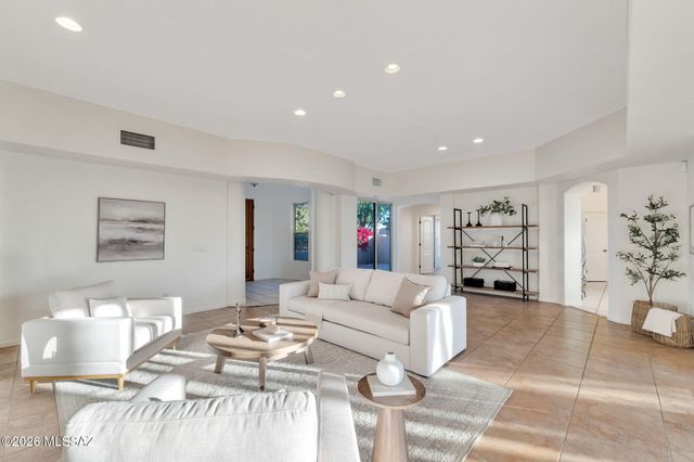 12925 N High Hawk Drive, Marana, AZ 85658