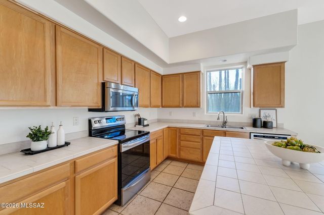 12925 N High Hawk Drive, Marana, AZ 85658