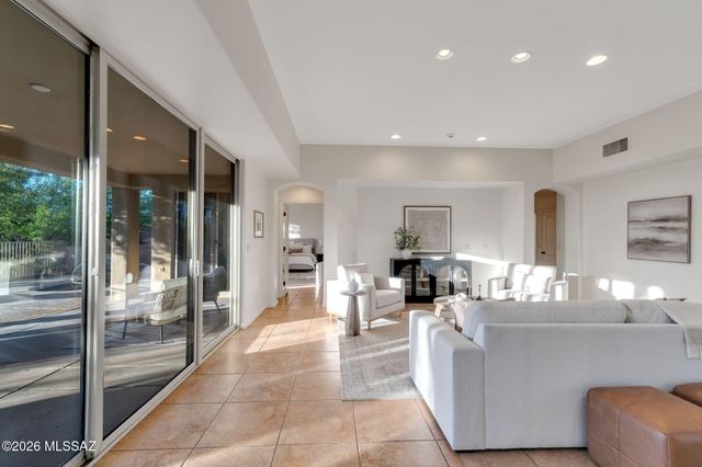 12925 N High Hawk Drive, Marana, AZ 85658