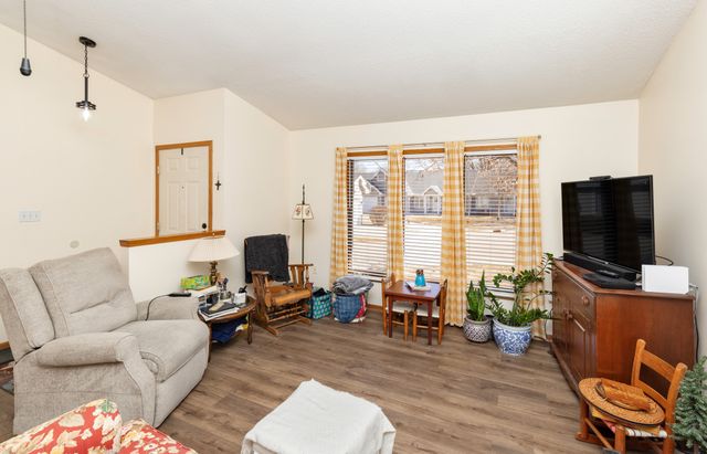 4532 71st Street, Urbandale, IA 50322