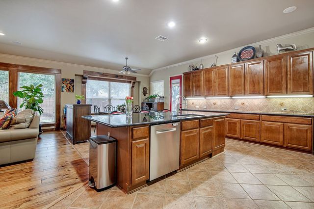 1100 Starleaf Drive, Mansfield, TX 76063