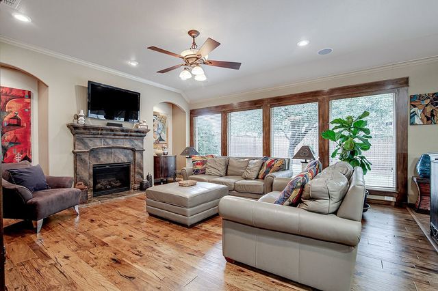 1100 Starleaf Drive, Mansfield, TX 76063