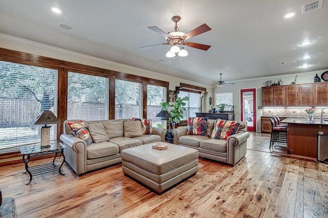 1100 Starleaf Drive, Mansfield, TX 76063