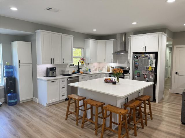 415 W Lake Drive, Livingston, TX 77351