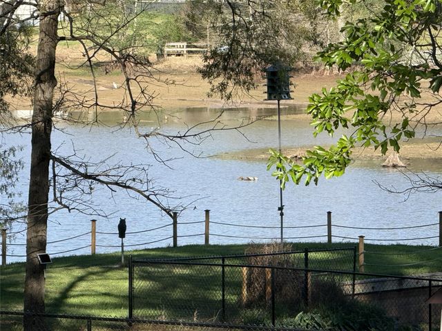 415 W Lake Drive, Livingston, TX 77351