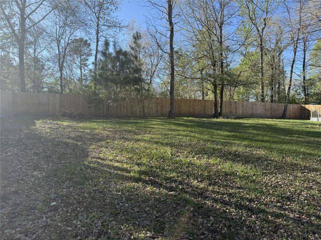 415 W Lake Drive, Livingston, TX 77351