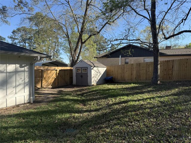 415 W Lake Drive, Livingston, TX 77351