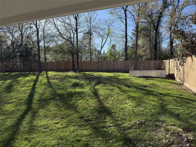 415 W Lake Drive, Livingston, TX 77351