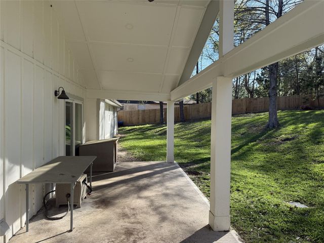 415 W Lake Drive, Livingston, TX 77351