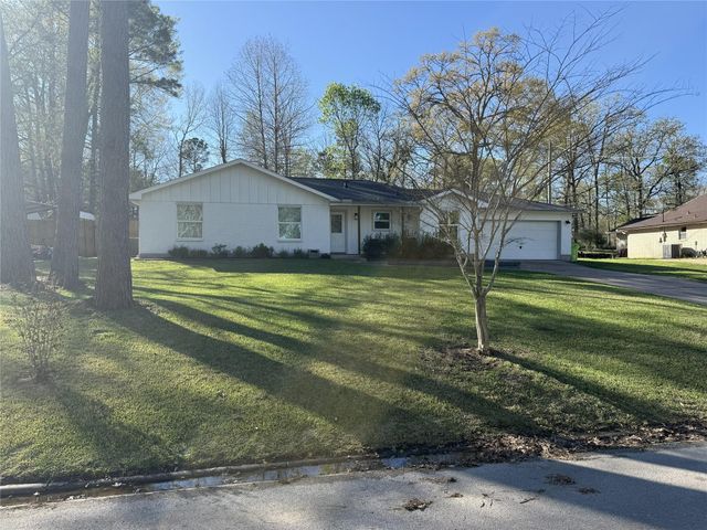 415 W Lake Drive, Livingston, TX 77351