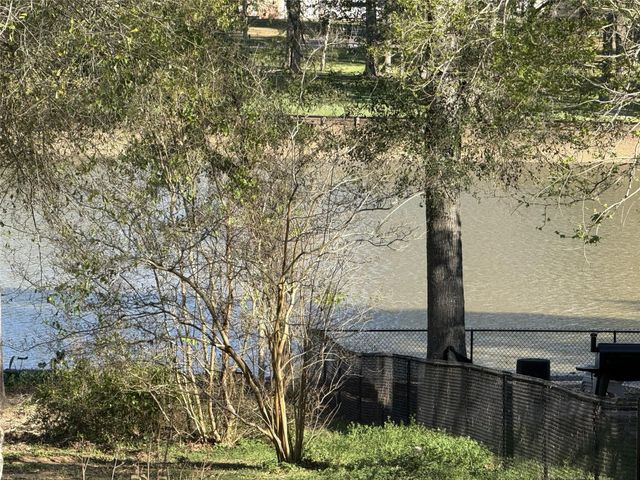 415 W Lake Drive, Livingston, TX 77351