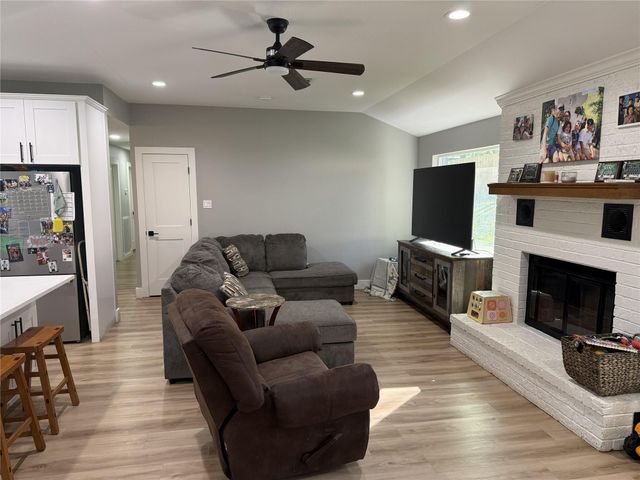 415 W Lake Drive, Livingston, TX 77351