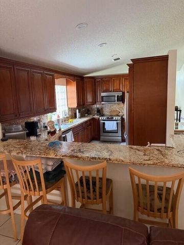 20525 SW 2nd Street, Pembroke Pines, FL 33029
