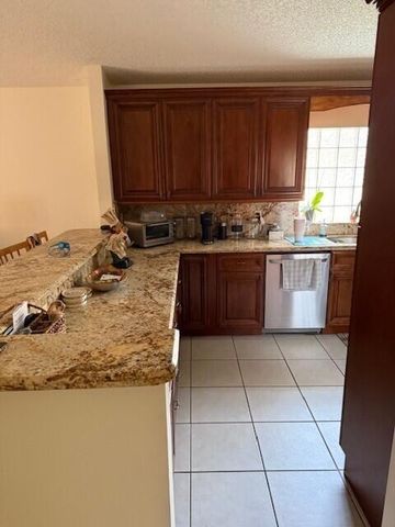 20525 SW 2nd Street, Pembroke Pines, FL 33029