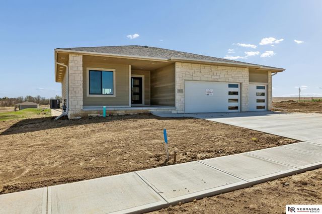 8815 Legacy Street, Papillion, NE 68046