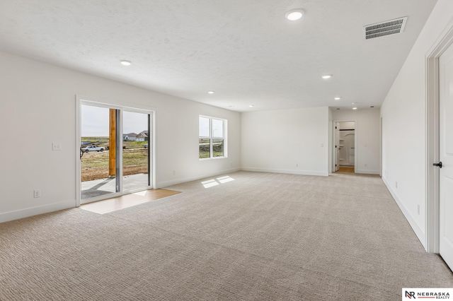 8815 Legacy Street, Papillion, NE 68046