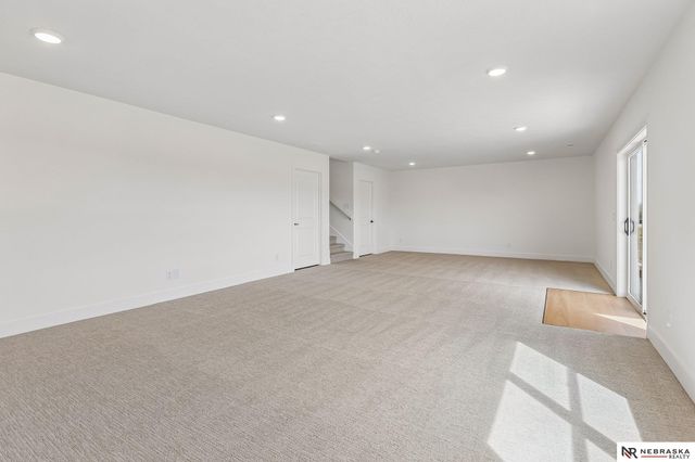 8815 Legacy Street, Papillion, NE 68046