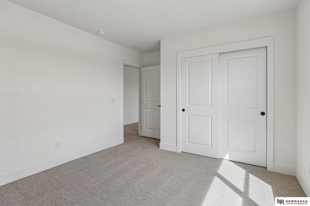 8815 Legacy Street, Papillion, NE 68046