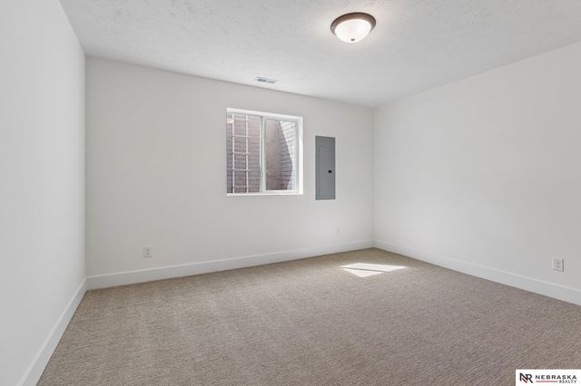 8815 Legacy Street, Papillion, NE 68046