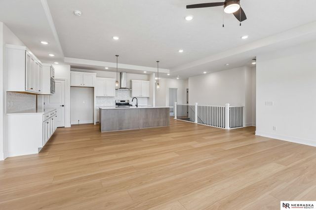 8815 Legacy Street, Papillion, NE 68046