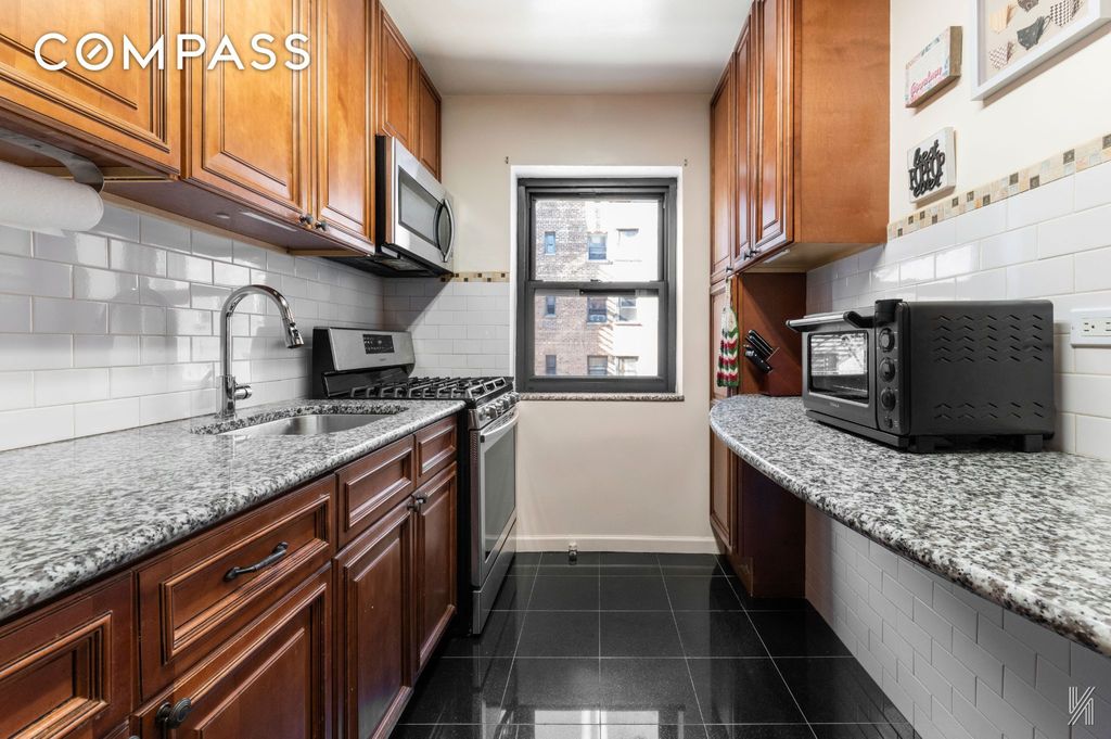 3410 94th St Apt 3D, New York City, NY 11372