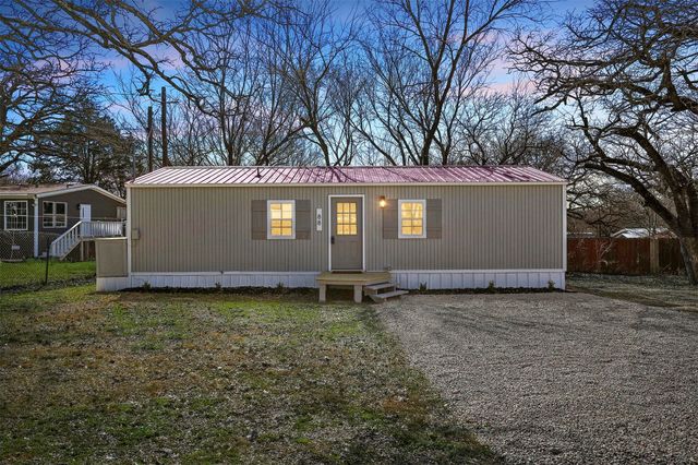 88 Live Oak Street, Alvarado, TX 76009