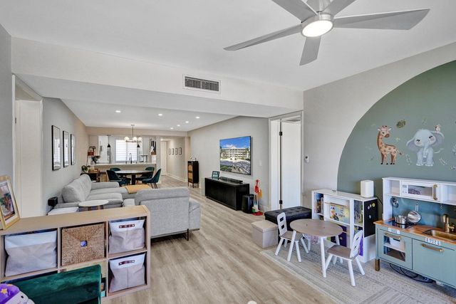 6193 Balboa Circle 201, Boca Raton, FL 33433