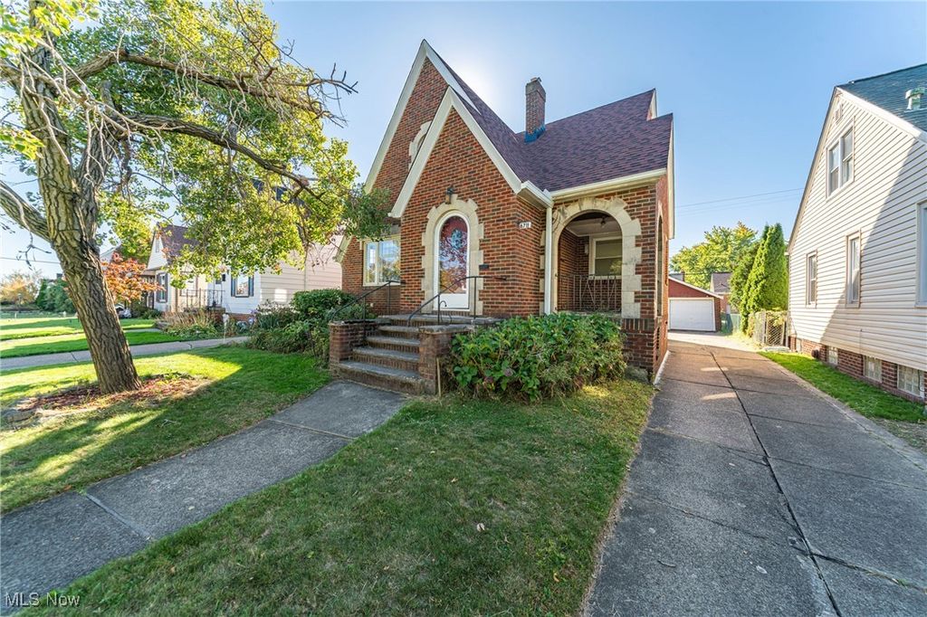 6711 Forest Avenue, Parma, OH 44129