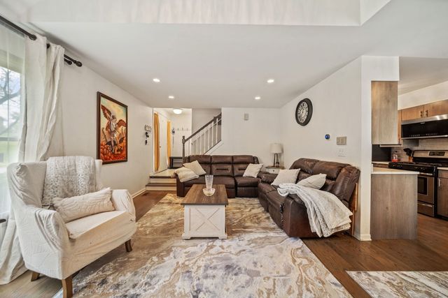 8003 Barrymore Drive, Darien, IL 60561