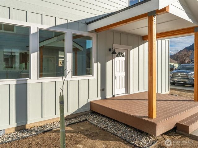 415 E Okanogan Avenue, Chelan, WA 98816