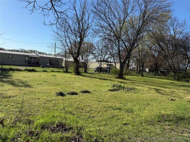 111 W Bryan, Calera, OK 74730